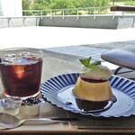 Cafe 2F Niitsu Bijutsukan - アイスコーヒー ＆ 自家製プリン