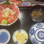 たいら食堂 - 鮪三種丼(全体図