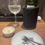 ヤキガキヤ oyster&wine - 白ワインボトル2640円