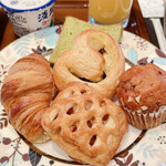 海のホテル島花 - 気付けばパンばかり…