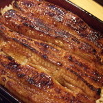 ジューシーな生蒸し鰻！