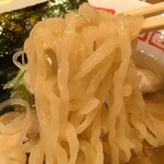 鶴松富士 - 平打ち熟成塩そばの麺