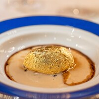 トゥールダルジャン - 2023.4 黄金に輝く黒トリュフと根セロリのスフレ 黒トリュフソースと芳醇な白ワインソースの饗宴