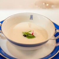 トゥールダルジャン - 2023.4 ホワイトアスパラガスのヴルーテ グリンピースと甘美なオニオンのパルテール