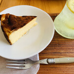 時々カフェ - 料理写真:バスクチーズケーキとレモネード炭酸割り