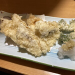Sushidokoro Asamaru - 地魚天ぷら盛り780円、サクッと揚がってる白身魚