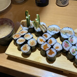 すし処あさまる - +100円でお椀付けられる。魚の出汁がよく出てて熱々で美味かった。