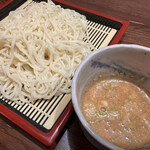 麺屋 侍 - 持ち帰り麺での調理例
濃厚ゴマピーざるラーメン