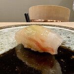 Sushi Umiji - 四国 真鯛
                        仕入れは山路さんの発注から入荷されるそうです。