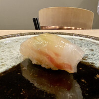寿司海路 - 四国 真鯛
                      仕入れは山路さんの発注から入荷されるそうです。