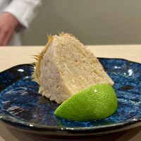 寿司海路 - 厚岸 毛蟹
                    この価格帯で毛蟹をつまみでいただけるのですか！
                    身をほぐし蟹味噌と和え殻に詰め直した毛蟹は、ボリュームもあり、毛蟹を食べている充実感も味わえます♪