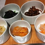 ビーフキッチン - ナムルとキムチ