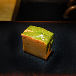 鮨 あらい - 桜の葉を巻いた玉