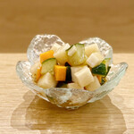 スシコーヒー - ガリのかわりの野菜の甘酢漬け