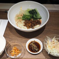 四川名菜 川府 - 汁なし刀削麺980円