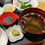 銀しゃり処 米右衛門 - 味噌汁など