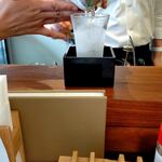 とんかつ 蒼樹 - 目の前で注いでくれた。