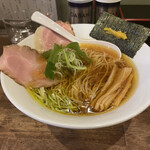 麺屋 遊仁 - 鶏醤油　斜め45°から