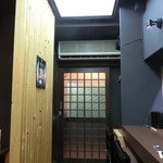 海洋 - カウンター席から入口を撮影♪