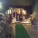 お好み焼き えん - 入り口は少し奥まっています