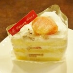 パティスリー ヴィゼ - 桃のショートケーキ