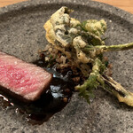 communico - 大和榛原牛  イチボのロースト
      　月ヶ瀬干し椎茸と黒にんにくのソース
      　山菜フリット（こごみ　タラの芽　こしあぶら）　
      　蕎麦の実 