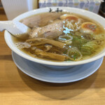 青竹手打ちラーメン 大和 - 横からのアングル。