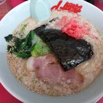 山岡家 - 塩豚骨ラーメン690円(麺硬さ普通味濃いめ背脂変更多め)、紅生姜30円(2023.4.29)