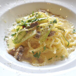 トラットリア タンタボッカ - アスパラガスとサルッシッチャのスパゲッティ