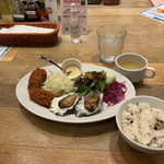 8TH SEA OYSTER Bar - 