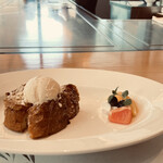 鉄板焼＆鮨ダイニング福岡伊都竹彩 - ⑤フレンチトースト、バニラアイス添え
      ⑥紅茶