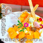 Irodori Kafe Ando Dainingu Kokoha - 美肌、美白、抗酸化作用、、美味しい完熟マンゴーをグラスの容量を無視してふんだんに使用しました♪
      
      中にはサクサクのパイ生地、ディプロマットクリーム、クレームシャンティ、マンゴーソルベが！
      食べごたえも十分！是非ご賞味ください♪