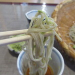 手打そば　いしやま - ワサビを塗りたくって。