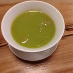 Chuugokuryouri Niikura - グリーンピースとフカヒレのスープ。下には卵のフラン。