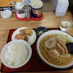 丸三 - チャーシューもナカナカです!