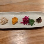 Chuugokuryouri Niikura - 前菜盛り合わせ。　エノキと金針菜のあえもの、南瓜の鹹蛋(シェンタン)炒め、ビーツのマリネ、砂肝のコンフィ