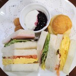 神戸珈琲物語 - スコーンはほんのり塩気を感じる軽い食感