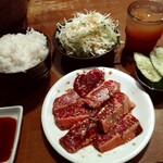 塩ホルモン・炭火焼肉 小澤商店 - 