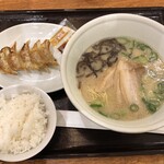 ラーメン エクスプレス 博多 一風堂 - 料理写真:白丸とんこつ：８２０円 ＋Ｂセット：２９０円