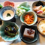 カフェ笑夢 - 10皿もの小鉢(⁠◡⁠ ⁠ω⁠ ⁠◡⁠)