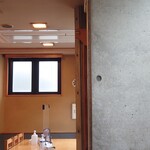 やぶ善 - 玄関入って右の大机。