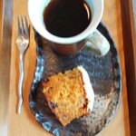 カフェ笑夢 - 手作りのキャロットケーキとコーヒー