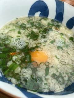 織田薪軽井沢はなれ - うどんのつけ汁は黄金色の透明感。旨い