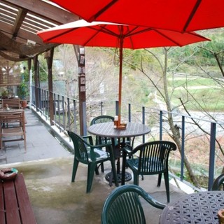 丹沢の四季と農村風景を眺めながら手打ち蕎麦をお楽しみください