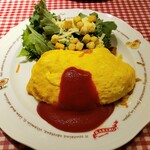 RAKERU - チキンライスのオムライス、チーズサラダ添え スープ付 1,180円