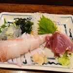 Kappou Oonishi - お刺身定食　生しらす、カツオ、イカ。　イカは柔らかくて美味しかったです。カツオは臭みも全然なくて美味しかった。しらすは新鮮で生姜とたっぷりのネギと一緒に食べました！