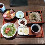 産直地魚と農園野菜 煉 - 自家製そばと丼のセット（ミニ海鮮丼）¥1,000（税込）