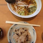 力餅 - 別の日の中華そば490円とお赤飯160円✨飲み干せる鶏ガラスープの定番ラーメン♪お赤飯は夜までに完売してしまうことも。