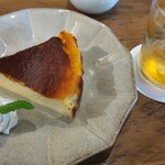 リバーサイドカフェ グリーンテラス - バスク風チーズケーキとアールグレイのアイス。