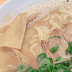 豚骨醤油ラーメン なかしょう - ラーメン（特盛）